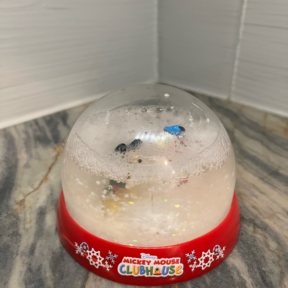 Mickey Mouse Clubhouse Plastic Snowglobe Donald Duck Snowman Disney - Picture 3 of 4